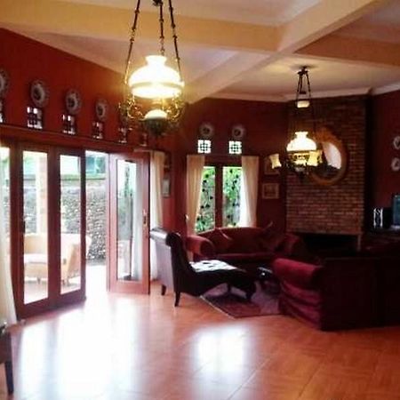 Villa Riri By The London Living Depok Esterno foto