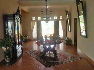 Villa Riri By The London Living Depok Esterno foto